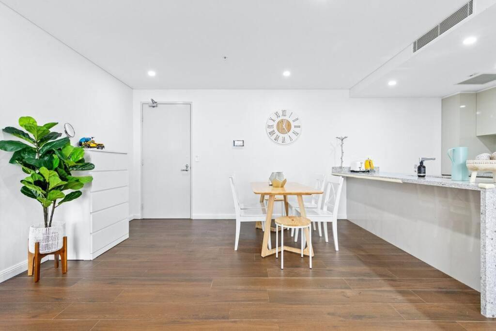 Four Bedroom Apartment With Facilities In Olympic Park Sydney Exteriör bild