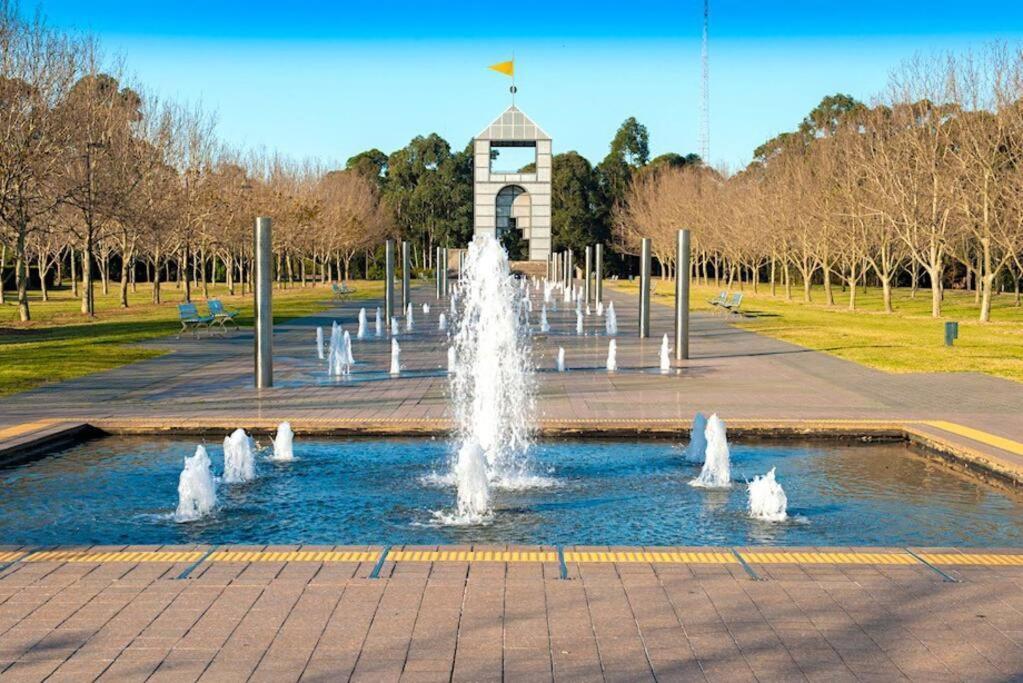 Four Bedroom Apartment With Facilities In Olympic Park Sydney Exteriör bild