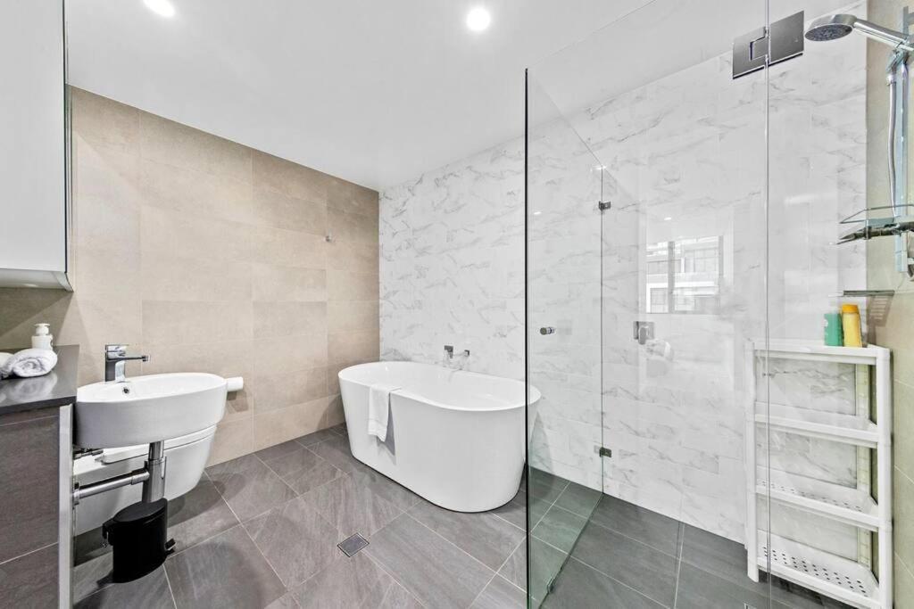 Four Bedroom Apartment With Facilities In Olympic Park Sydney Exteriör bild