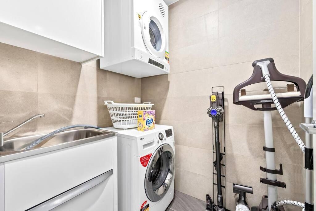 Four Bedroom Apartment With Facilities In Olympic Park Sydney Exteriör bild